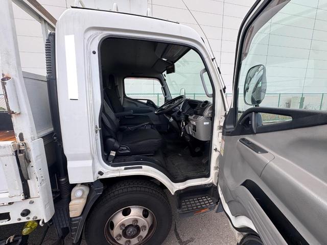 キャンター 2PG-FEB90 平 高床 増トン車 床鉄板張 シートデッキ 6AT 黒内装 ETC ドラレコ バックモニター 電動格納ミラー フォグランプ D環7対(14個)(C-30)(中型免許)(13枚目)