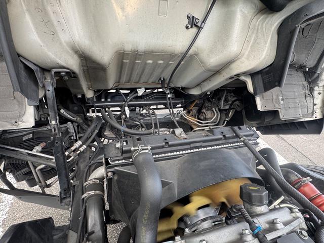 キャンター 2PG-FEB90 平 高床 増トン車 床鉄板張 シートデッキ 6AT 黒内装 ETC ドラレコ バックモニター 電動格納ミラー フォグランプ D環7対(14個)(C-30)(中型免許)(17枚目)