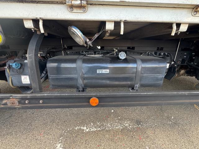 キャンター 2PG-FEB90 平 高床 増トン車 床鉄板張 シートデッキ 6AT 黒内装 ETC ドラレコ バックモニター 電動格納ミラー フォグランプ D環7対(14個)(C-30)(中型免許)(31枚目)