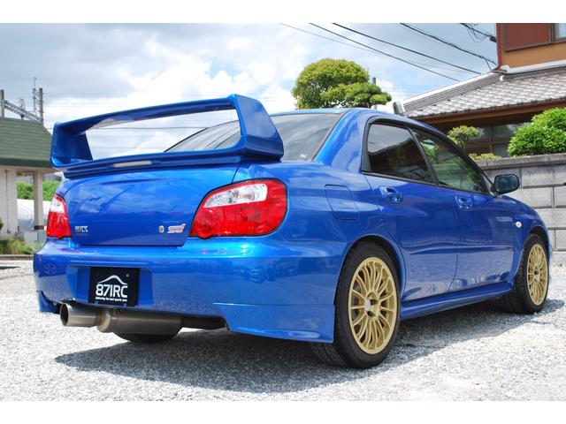 インプレッサ ＷＲＸ　ＳＴｉ　修復歴無　タイミングベルト９８９４９Ｋｍ時交換済　ＯＺ１７アルミ　フジツボマフラー　　記録簿Ｒ１・Ｒ３・Ｒ５有り　純正ＯＰエアロ　キセノン　キーレス　Ｒスポイラー　Ｄｅｆｉブーストメーター　ブレンボ（8枚目）