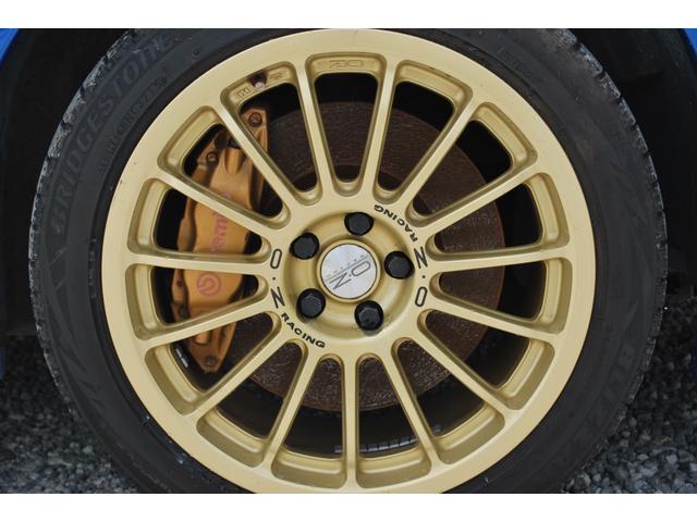 インプレッサ ＷＲＸ　ＳＴｉ　修復歴無　タイミングベルト９８９４９Ｋｍ時交換済　ＯＺ１７アルミ　フジツボマフラー　　記録簿Ｒ１・Ｒ３・Ｒ５有り　純正ＯＰエアロ　キセノン　キーレス　Ｒスポイラー　Ｄｅｆｉブーストメーター　ブレンボ（10枚目）
