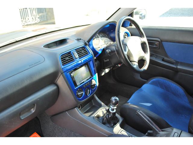 インプレッサ ＷＲＸ　ＳＴｉ　Ｓ仕様　修復歴無　カーボンボンネット　ＨＫＳマフラー　エアロバンパー　純正１７アルミ　ブレンボキャリパー　クスコタワーバー　ナビ　ＥＴＣ　キーレス　大型Ｒスポイラー　キセノンライト　純正ＭＯＭＯステアリング（34枚目）