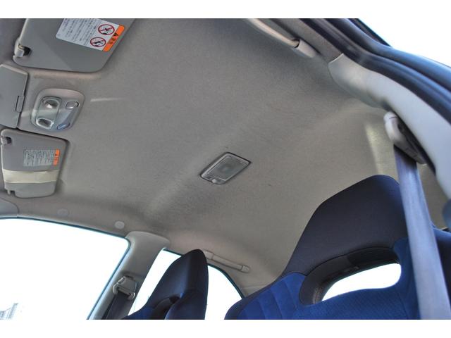 インプレッサ ＷＲＸ　ＳＴｉ　Ｓ仕様　修復歴無　カーボンボンネット　ＨＫＳマフラー　エアロバンパー　純正１７アルミ　ブレンボキャリパー　クスコタワーバー　ナビ　ＥＴＣ　キーレス　大型Ｒスポイラー　キセノンライト　純正ＭＯＭＯステアリング（35枚目）