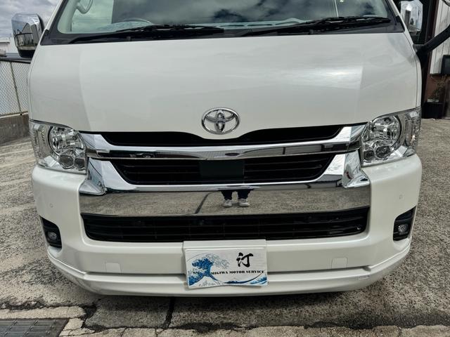ハイエースワゴン ＧＬ　フルカスタム仕様　フルフラットベッドキット搭載　パノラミックビューモニター　フローティングナビ　デジタルインナーミラー　フリップダウンモニター　ＬＥＤテール　床張り　テーブルセットドライブレコーダー（10枚目）