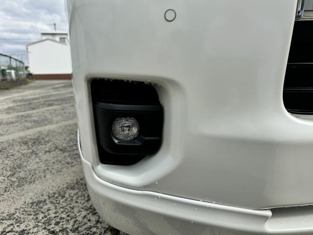 ハイエースワゴン ＧＬ　フルカスタム仕様　フルフラットベッドキット搭載　パノラミックビューモニター　フローティングナビ　デジタルインナーミラー　フリップダウンモニター　ＬＥＤテール　床張り　テーブルセットドライブレコーダー（12枚目）