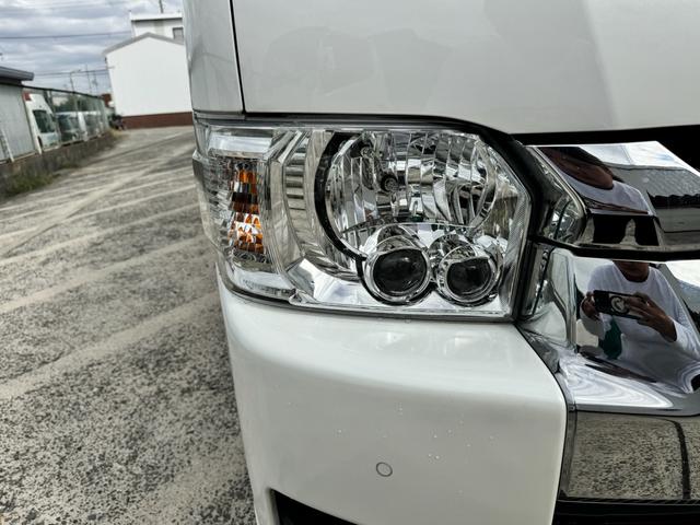 ハイエースワゴン ＧＬ　フルカスタム仕様　フルフラットベッドキット搭載　パノラミックビューモニター　フローティングナビ　デジタルインナーミラー　フリップダウンモニター　ＬＥＤテール　床張り　テーブルセットドライブレコーダー（13枚目）