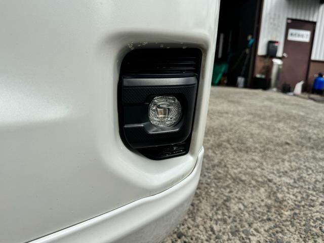 ハイエースワゴン ＧＬ　フルカスタム仕様　フルフラットベッドキット搭載　パノラミックビューモニター　フローティングナビ　デジタルインナーミラー　フリップダウンモニター　ＬＥＤテール　床張り　テーブルセットドライブレコーダー（14枚目）