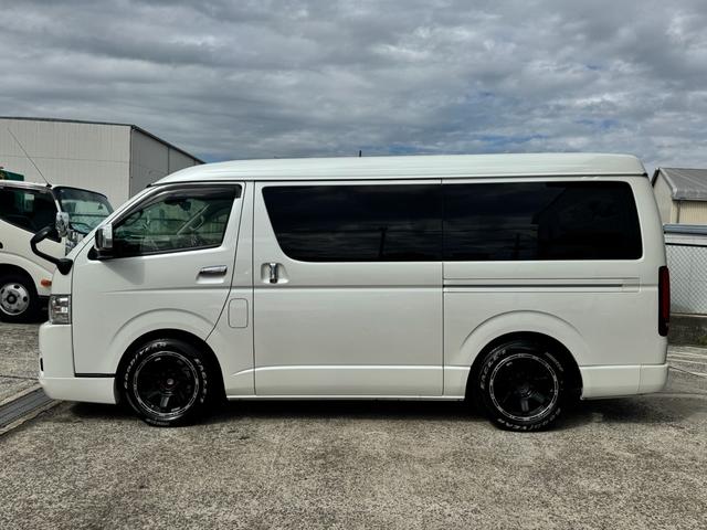 ハイエースワゴン ＧＬ　フルカスタム仕様　フルフラットベッドキット搭載　パノラミックビューモニター　フローティングナビ　デジタルインナーミラー　フリップダウンモニター　ＬＥＤテール　床張り　テーブルセットドライブレコーダー（15枚目）