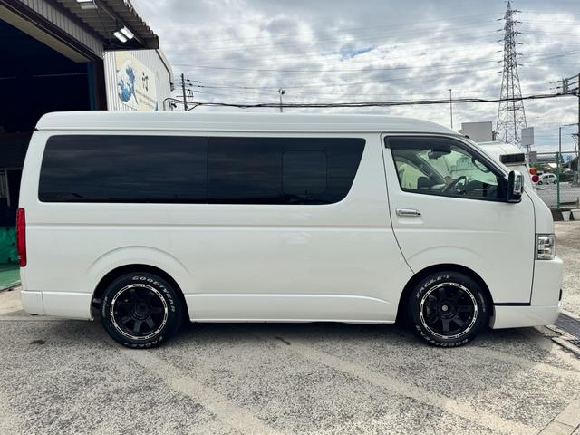 ハイエースワゴン ＧＬ　フルカスタム仕様　フルフラットベッドキット搭載　パノラミックビューモニター　フローティングナビ　デジタルインナーミラー　フリップダウンモニター　ＬＥＤテール　床張り　テーブルセットドライブレコーダー（21枚目）