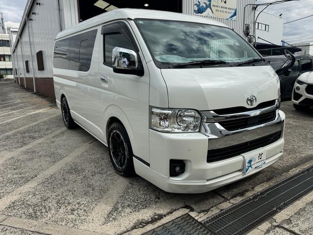 ハイエースワゴン ＧＬ　フルカスタム仕様　フルフラットベッドキット搭載　パノラミックビューモニター　フローティングナビ　デジタルインナーミラー　フリップダウンモニター　ＬＥＤテール　床張り　テーブルセットドライブレコーダー（22枚目）