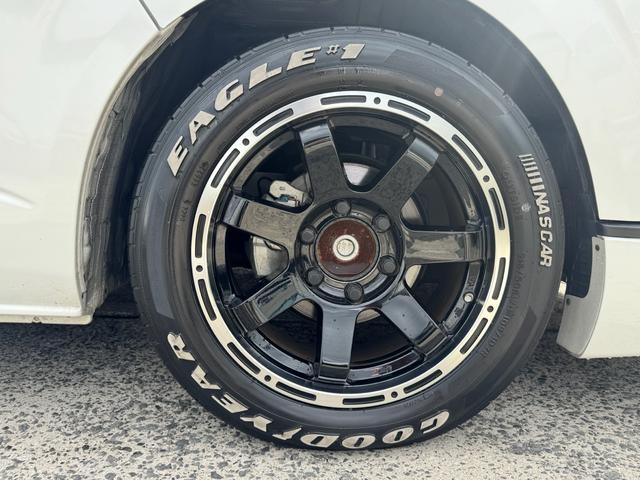 ハイエースワゴン ＧＬ　フルカスタム仕様　フルフラットベッドキット搭載　パノラミックビューモニター　フローティングナビ　デジタルインナーミラー　フリップダウンモニター　ＬＥＤテール　床張り　テーブルセットドライブレコーダー（27枚目）