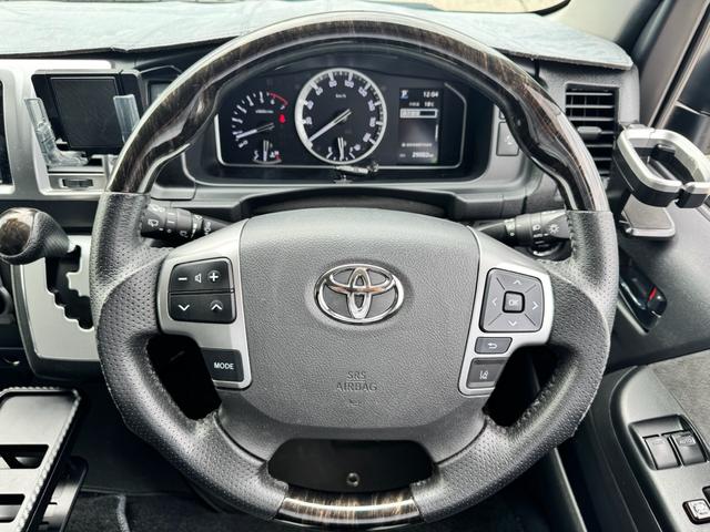 ハイエースワゴン ＧＬ　フルカスタム仕様　フルフラットベッドキット搭載　パノラミックビューモニター　フローティングナビ　デジタルインナーミラー　フリップダウンモニター　ＬＥＤテール　床張り　テーブルセットドライブレコーダー（31枚目）