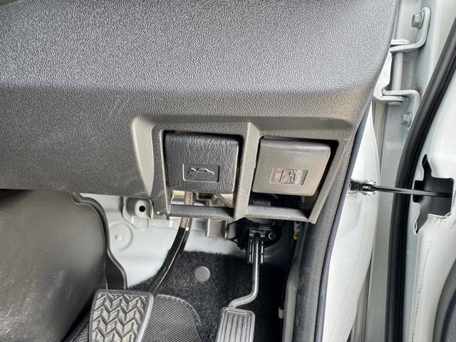 ハイエースワゴン ＧＬ　フルカスタム仕様　フルフラットベッドキット搭載　パノラミックビューモニター　フローティングナビ　デジタルインナーミラー　フリップダウンモニター　ＬＥＤテール　床張り　テーブルセットドライブレコーダー（41枚目）