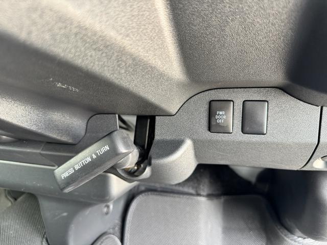 ハイエースワゴン ＧＬ　フルカスタム仕様　フルフラットベッドキット搭載　パノラミックビューモニター　フローティングナビ　デジタルインナーミラー　フリップダウンモニター　ＬＥＤテール　床張り　テーブルセットドライブレコーダー（42枚目）