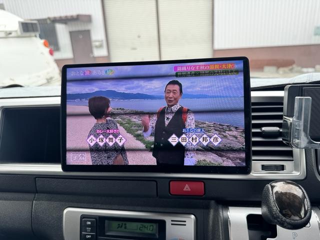 ハイエースワゴン ＧＬ　フルカスタム仕様　フルフラットベッドキット搭載　パノラミックビューモニター　フローティングナビ　デジタルインナーミラー　フリップダウンモニター　ＬＥＤテール　床張り　テーブルセットドライブレコーダー（48枚目）