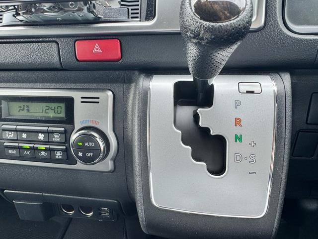 ハイエースワゴン ＧＬ　フルカスタム仕様　フルフラットベッドキット搭載　パノラミックビューモニター　フローティングナビ　デジタルインナーミラー　フリップダウンモニター　ＬＥＤテール　床張り　テーブルセットドライブレコーダー（49枚目）