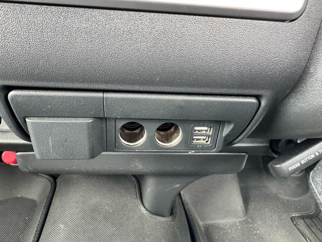 ハイエースワゴン ＧＬ　フルカスタム仕様　フルフラットベッドキット搭載　パノラミックビューモニター　フローティングナビ　デジタルインナーミラー　フリップダウンモニター　ＬＥＤテール　床張り　テーブルセットドライブレコーダー（51枚目）