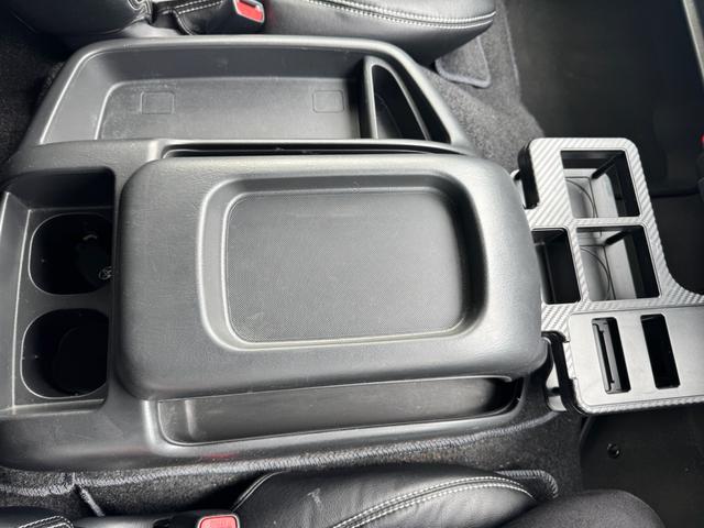 ハイエースワゴン ＧＬ　フルカスタム仕様　フルフラットベッドキット搭載　パノラミックビューモニター　フローティングナビ　デジタルインナーミラー　フリップダウンモニター　ＬＥＤテール　床張り　テーブルセットドライブレコーダー（52枚目）