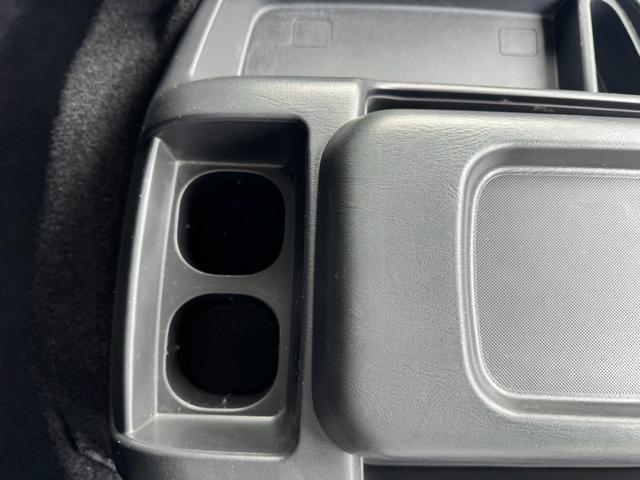 ハイエースワゴン ＧＬ　フルカスタム仕様　フルフラットベッドキット搭載　パノラミックビューモニター　フローティングナビ　デジタルインナーミラー　フリップダウンモニター　ＬＥＤテール　床張り　テーブルセットドライブレコーダー（54枚目）