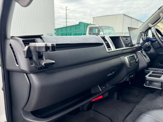 ハイエースワゴン ＧＬ　フルカスタム仕様　フルフラットベッドキット搭載　パノラミックビューモニター　フローティングナビ　デジタルインナーミラー　フリップダウンモニター　ＬＥＤテール　床張り　テーブルセットドライブレコーダー（56枚目）