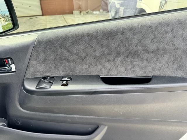 ハイエースワゴン ＧＬ　フルカスタム仕様　フルフラットベッドキット搭載　パノラミックビューモニター　フローティングナビ　デジタルインナーミラー　フリップダウンモニター　ＬＥＤテール　床張り　テーブルセットドライブレコーダー（62枚目）