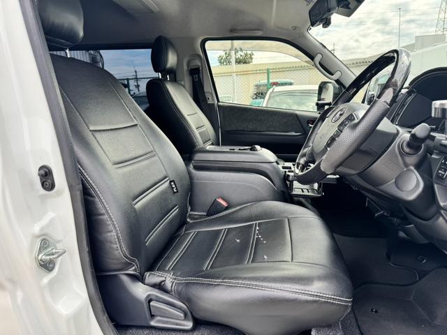 ハイエースワゴン ＧＬ　フルカスタム仕様　フルフラットベッドキット搭載　パノラミックビューモニター　フローティングナビ　デジタルインナーミラー　フリップダウンモニター　ＬＥＤテール　床張り　テーブルセットドライブレコーダー（64枚目）