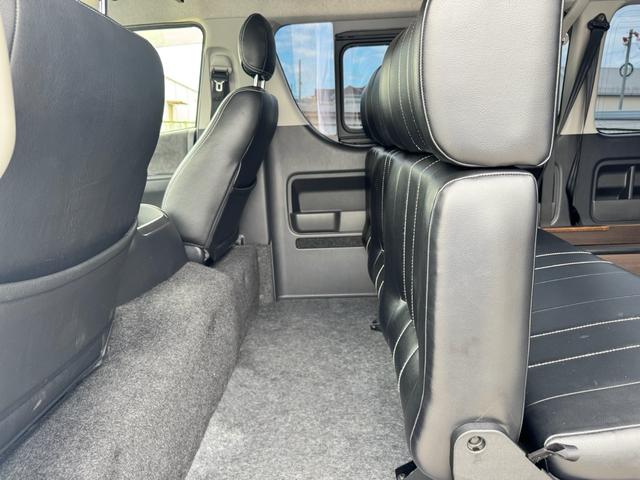 ハイエースワゴン ＧＬ　フルカスタム仕様　フルフラットベッドキット搭載　パノラミックビューモニター　フローティングナビ　デジタルインナーミラー　フリップダウンモニター　ＬＥＤテール　床張り　テーブルセットドライブレコーダー（67枚目）