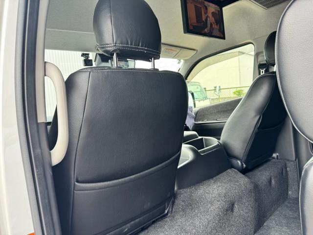 ハイエースワゴン ＧＬ　フルカスタム仕様　フルフラットベッドキット搭載　パノラミックビューモニター　フローティングナビ　デジタルインナーミラー　フリップダウンモニター　ＬＥＤテール　床張り　テーブルセットドライブレコーダー（68枚目）