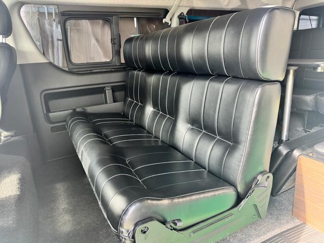 ハイエースワゴン ＧＬ　フルカスタム仕様　フルフラットベッドキット搭載　パノラミックビューモニター　フローティングナビ　デジタルインナーミラー　フリップダウンモニター　ＬＥＤテール　床張り　テーブルセットドライブレコーダー（70枚目）