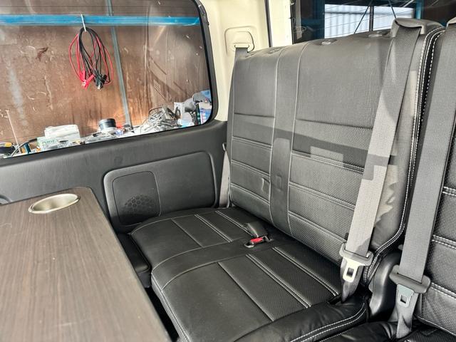 ハイエースワゴン ＧＬ　フルカスタム仕様　フルフラットベッドキット搭載　パノラミックビューモニター　フローティングナビ　デジタルインナーミラー　フリップダウンモニター　ＬＥＤテール　床張り　テーブルセットドライブレコーダー（72枚目）