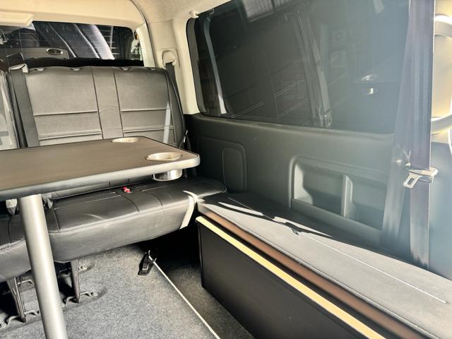 ハイエースワゴン ＧＬ　フルカスタム仕様　フルフラットベッドキット搭載　パノラミックビューモニター　フローティングナビ　デジタルインナーミラー　フリップダウンモニター　ＬＥＤテール　床張り　テーブルセットドライブレコーダー（74枚目）