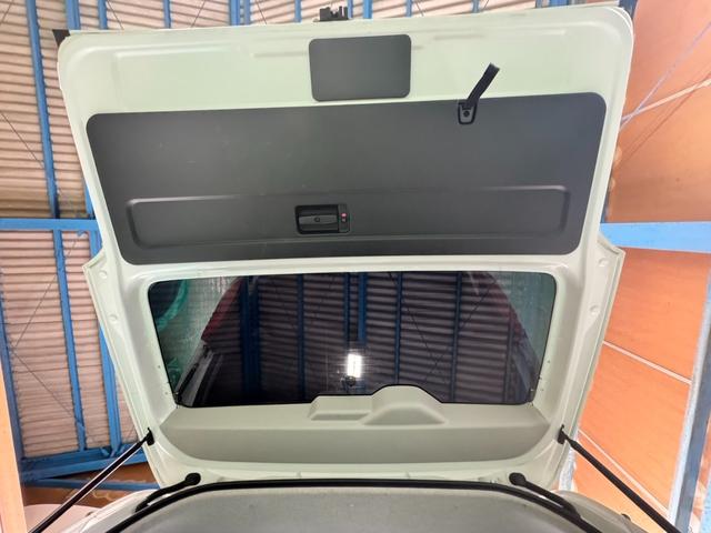 ハイエースワゴン ＧＬ　フルカスタム仕様　フルフラットベッドキット搭載　パノラミックビューモニター　フローティングナビ　デジタルインナーミラー　フリップダウンモニター　ＬＥＤテール　床張り　テーブルセットドライブレコーダー（80枚目）