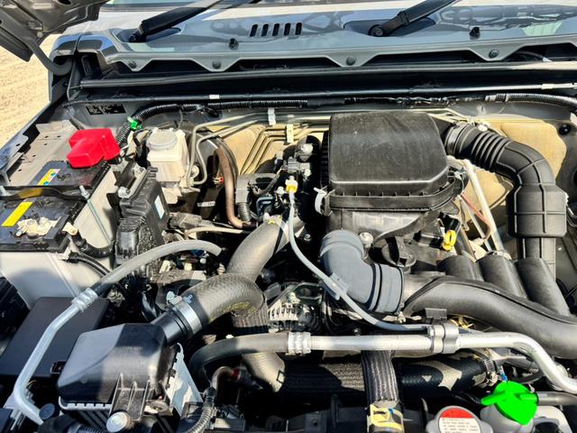 ジムニー ＸＣ　ワンオーナー　カスタム使用（キャリア・１６インチブロックタイヤ）　デュアルセンサーブレーキサポート　ドラレコ　シートヒーター　レーンキープアシスト　Ｐスタート　後席シートベルトリマインダー　背面タイヤ（7枚目）