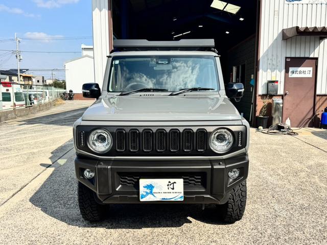 ジムニー ＸＣ　ワンオーナー　カスタム使用（キャリア・１６インチブロックタイヤ）　デュアルセンサーブレーキサポート　ドラレコ　シートヒーター　レーンキープアシスト　Ｐスタート　後席シートベルトリマインダー　背面タイヤ（8枚目）