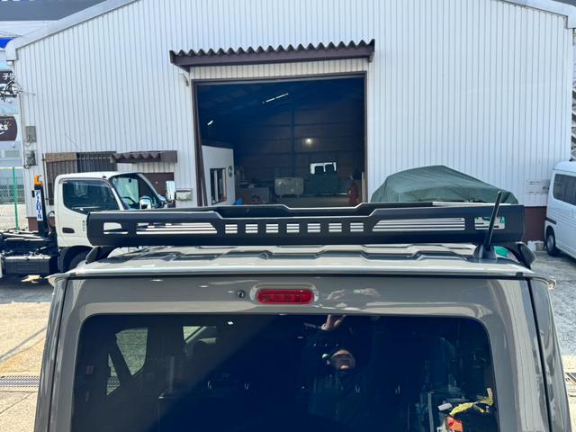 ジムニー ＸＣ　ワンオーナー　カスタム使用（キャリア・１６インチブロックタイヤ）　デュアルセンサーブレーキサポート　ドラレコ　シートヒーター　レーンキープアシスト　Ｐスタート　後席シートベルトリマインダー　背面タイヤ（17枚目）