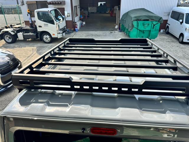 ジムニー ＸＣ　ワンオーナー　カスタム使用（キャリア・１６インチブロックタイヤ）　デュアルセンサーブレーキサポート　ドラレコ　シートヒーター　レーンキープアシスト　Ｐスタート　後席シートベルトリマインダー　背面タイヤ（22枚目）