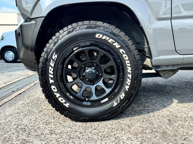 ジムニー ＸＣ　ワンオーナー　カスタム使用（キャリア・１６インチブロックタイヤ）　デュアルセンサーブレーキサポート　ドラレコ　シートヒーター　レーンキープアシスト　Ｐスタート　後席シートベルトリマインダー　背面タイヤ（27枚目）