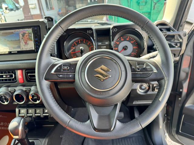 ジムニー ＸＣ　ワンオーナー　カスタム使用（キャリア・１６インチブロックタイヤ）　デュアルセンサーブレーキサポート　ドラレコ　シートヒーター　レーンキープアシスト　Ｐスタート　後席シートベルトリマインダー　背面タイヤ（34枚目）