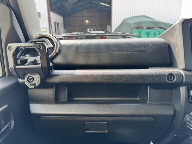 ジムニー ＸＣ　ワンオーナー　カスタム使用（キャリア・１６インチブロックタイヤ）　デュアルセンサーブレーキサポート　ドラレコ　シートヒーター　レーンキープアシスト　Ｐスタート　後席シートベルトリマインダー　背面タイヤ（58枚目）