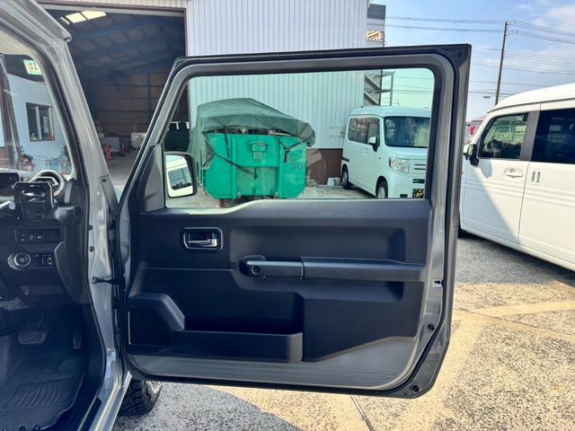 ジムニー ＸＣ　ワンオーナー　カスタム使用（キャリア・１６インチブロックタイヤ）　デュアルセンサーブレーキサポート　ドラレコ　シートヒーター　レーンキープアシスト　Ｐスタート　後席シートベルトリマインダー　背面タイヤ（60枚目）