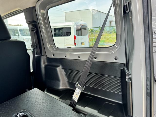 ジムニー ＸＣ　ワンオーナー　カスタム使用（キャリア・１６インチブロックタイヤ）　デュアルセンサーブレーキサポート　ドラレコ　シートヒーター　レーンキープアシスト　Ｐスタート　後席シートベルトリマインダー　背面タイヤ（74枚目）