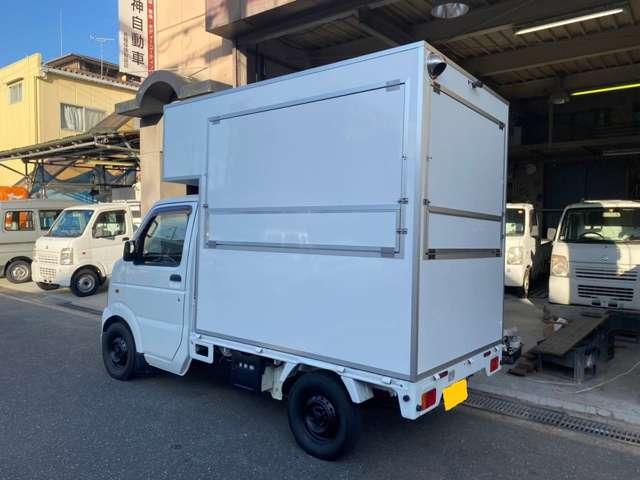 　キッチンカー．移動販売車．ケータリングカー．フードトラック（Ｂ）　／前方収納．側面・後方跳上扉＆テーブル．サッシ．ドア．２層シンク＆タンク．換気扇．床．照明．外部内部電源(3枚目)