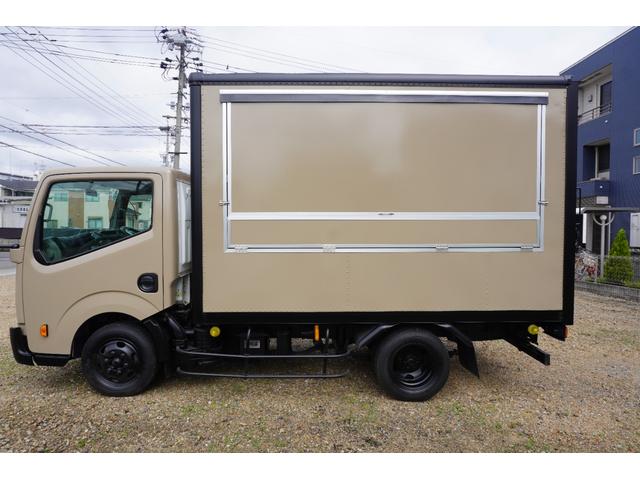 アトラストラック 　キッチンカー　移動販売車　フードトラック（Ｃ）／全塗装＋側面跳上扉＆テーブル＋窓サッシ＋作業台＋シンク＋２層タンク＋換気扇＋床＋レール照明＋外部・内部電源＋８ナンバー登録（2枚目）