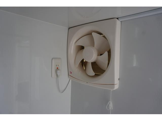 キャリイトラック 　トリミングカー　ペットトリミングカー　出張トリミングカー／シェルＢＯＸ＋前方収納＋サッシ＋出入口ドア＋ＣＦフロア＋換気扇＋洗浄用バス＋エアコン＋コンセント＋網戸＋給湯器（10枚目）