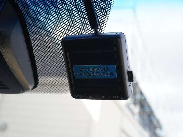 ◆ドライブレコーダー◆映像・音声などを記録する自動車用の装置です。　もしもの事故の際の記録はもちろん、旅行の際の思い出としてドライブの映像を楽しむことができます。