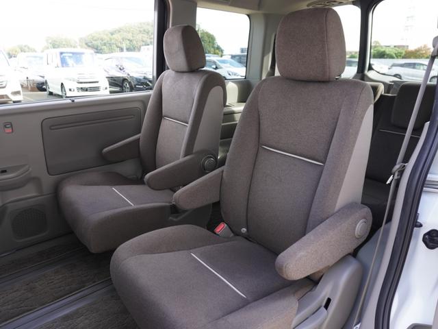 ◆ゆったり座れる大型で上質なシート。ゆとりのサイズと十分な厚みで豊かな座り心地を生み、ロングドライブでも疲れにくいシートです。