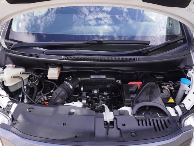 ◆エンジンルーム◆車の心臓部分のエンジンルームが汚いとトラブルの基になります。当店は専用の液剤を使って徹底的に綺麗にします。