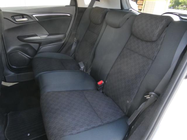 フィット １３Ｇ・Ｆパッケージ　ワンオーナー　７インチメモリーナビ　バックカメラ　ＥＴＣ　Ｂｌｕｅｔｏｏｔｈ　ＵＳＢ入力端子　スマートキー　スマートキー　マニュアルエアコン　フルセグ　ＣＤ　ＤＶＤ　アイドリングストップ　禁煙車（10枚目）