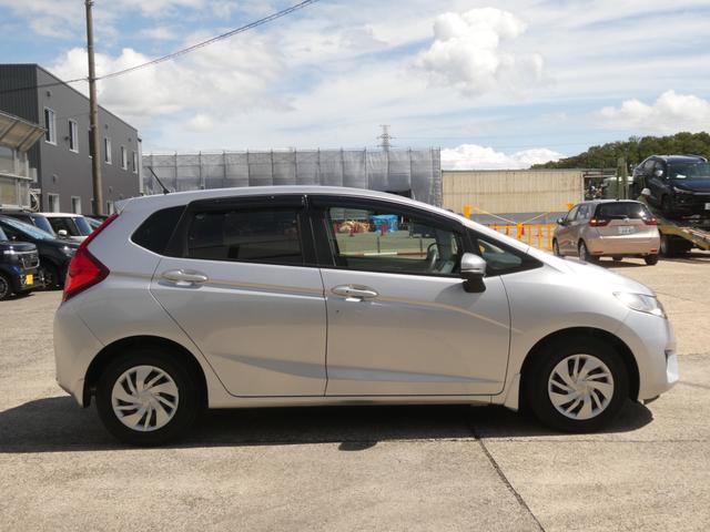 フィット １３Ｇ・Ｆパッケージ　ワンオーナー　７インチメモリーナビ　バックカメラ　ＥＴＣ　Ｂｌｕｅｔｏｏｔｈ　ＵＳＢ入力端子　スマートキー　スマートキー　マニュアルエアコン　フルセグ　ＣＤ　ＤＶＤ　アイドリングストップ　禁煙車（31枚目）