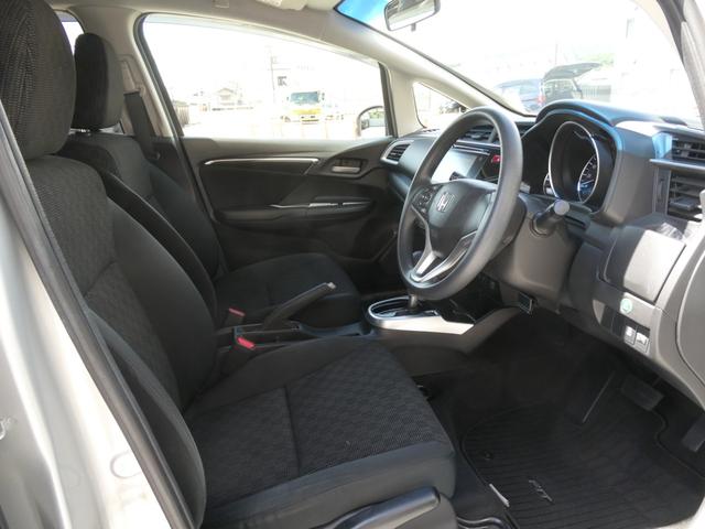 フィット １３Ｇ・Ｆパッケージ　ワンオーナー　７インチメモリーナビ　バックカメラ　ＥＴＣ　Ｂｌｕｅｔｏｏｔｈ　ＵＳＢ入力端子　スマートキー　スマートキー　マニュアルエアコン　フルセグ　ＣＤ　ＤＶＤ　アイドリングストップ　禁煙車（52枚目）